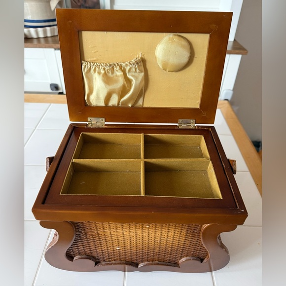 Vintage Sewing Basket Woven Wicker Upholstered Floral Velvet Wooden Elegant - Picture 2 of 15